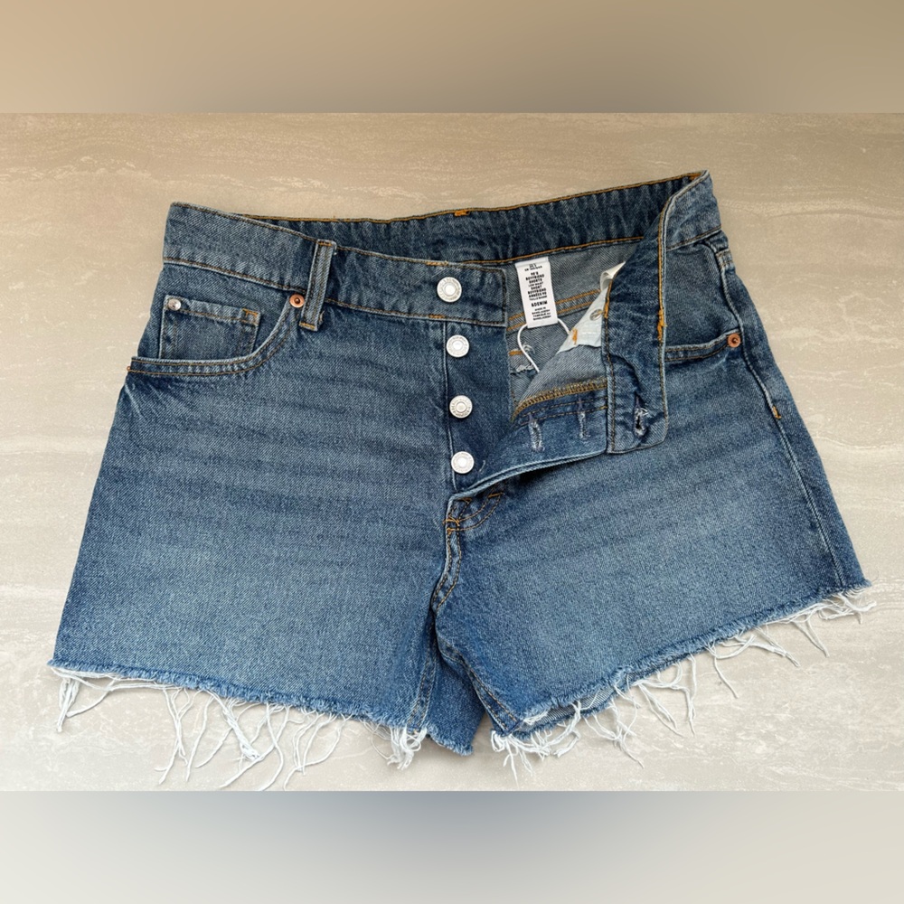 H&M Blue Jean Shorts 90’S BoyFriend with Frayed Hem 35%Cotton - Picture 3 of 14